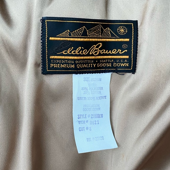 Perfect condition vintage Eddie Bauer puff trenchcoat with black fux fur collar. - Picture 5 of 6